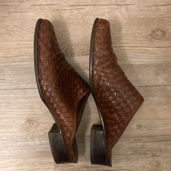 Nicole Mules - Picture 2 of 6